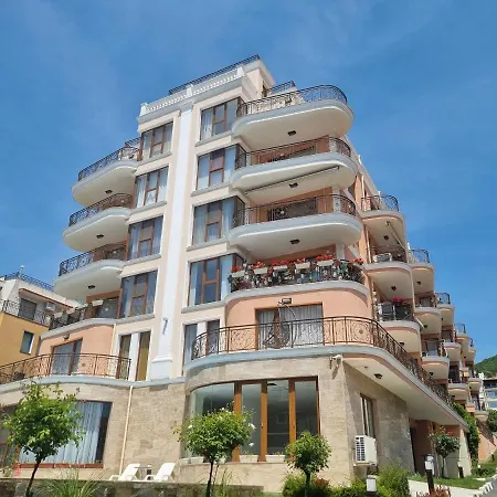 Fenix Complex Apartahotel 4*