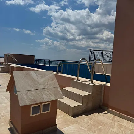 מלון דירות Fenix Complex 4*